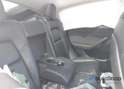 2022 Tesla Model Y z USA, uszkodzony, nr VIN 7SAYGDEE0NF481213